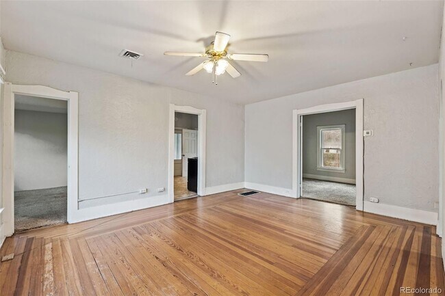 Building Photo - 1532 N Chestnut St