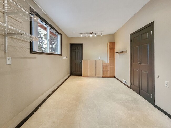 Building Photo - Charming Rambler with Ample Parking and Great Location