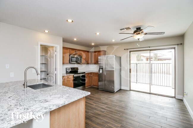 Building Photo - 2863 W San Carlos Ln