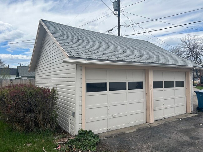 Building Photo - 530 McLeod Ave