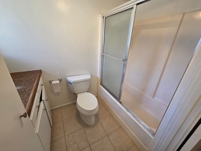 Building Photo - Charming 1 Bed, 1 Bath Lakewood Shores condo!