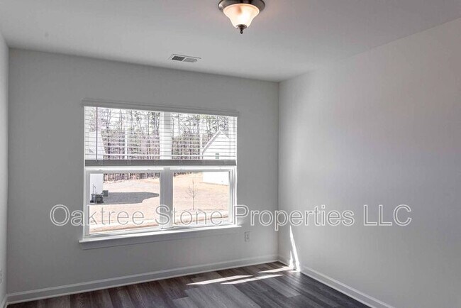 Building Photo - 3378 Skyland Dr