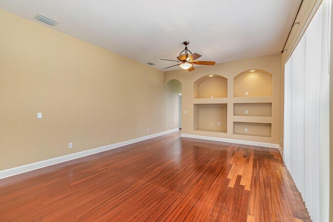 Building Photo - 611 Oceanside Blvd