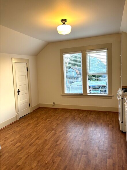 Building Photo - 2026 Lombard Ave