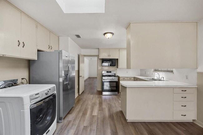 Building Photo - 1702 Ridgemont Dr