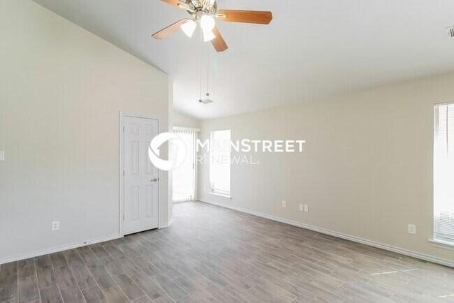 Building Photo - 3 Bedroom Pet-Friendly Home in Fort Worth, TX with Main Street Renewal
