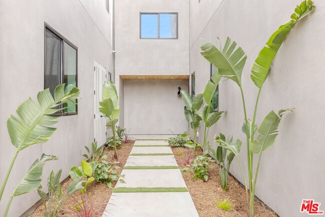 Building Photo - 12702 Pacific Ave