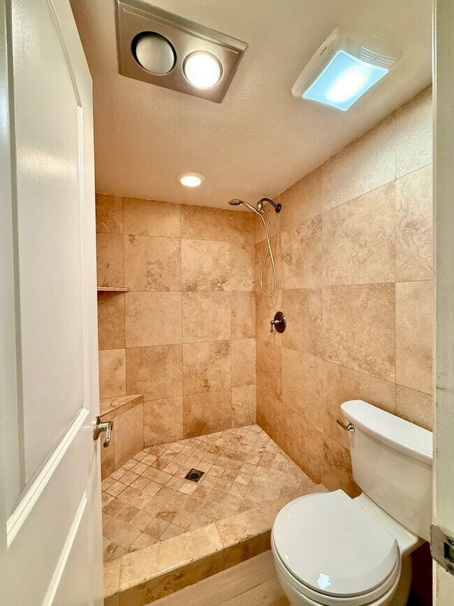 Building Photo - Riviera Gardens - LONG TERM - Unfurnished 2BR
