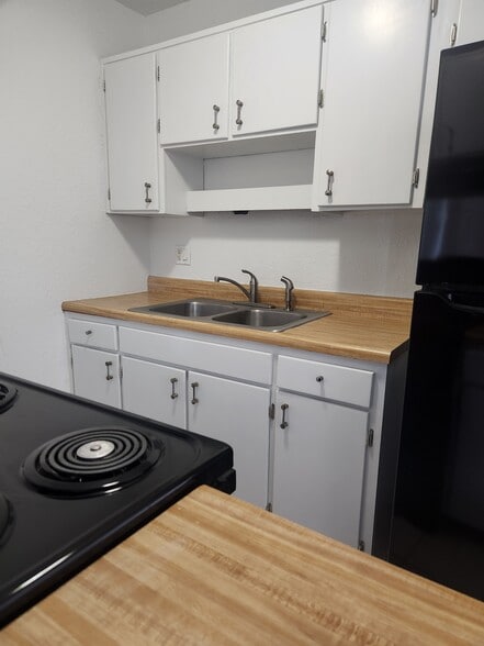 Building Photo - 439 Auburn Dr