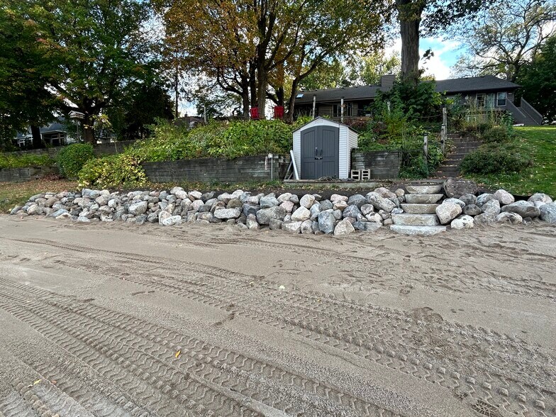 beach with low water level - 4290 Bass St SE