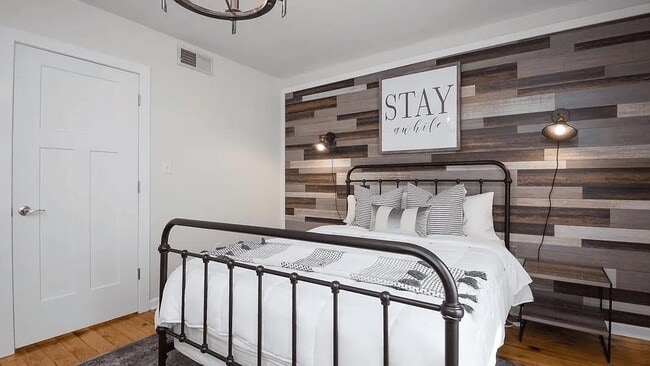 Building Photo - 251 Meeting St