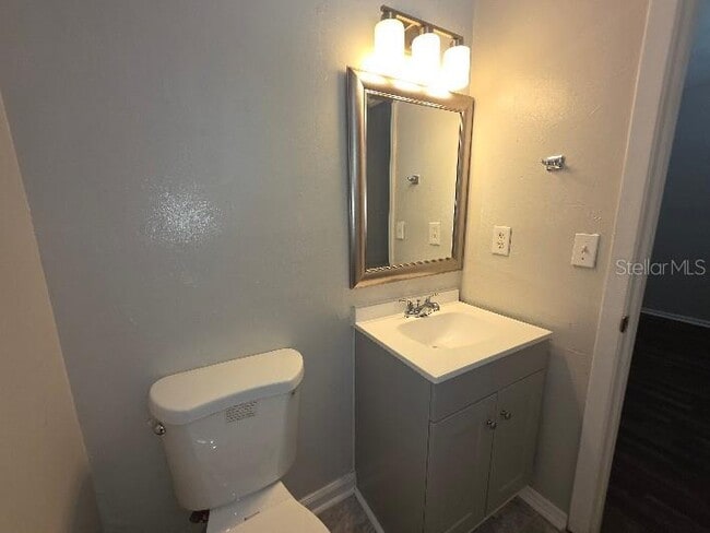 Building Photo - 843 Grove Ave