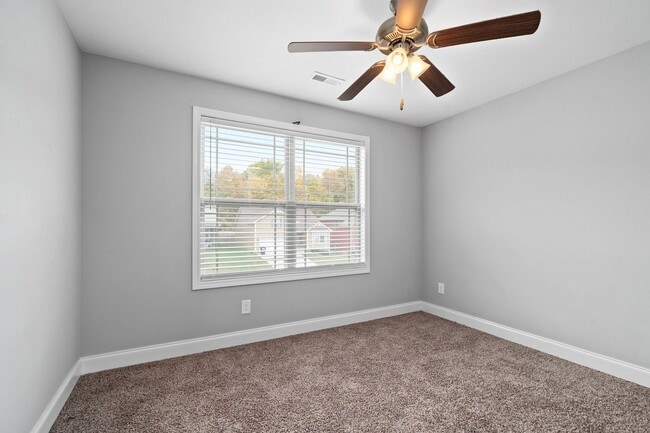 Building Photo - Pet Friendly Three Bedroom with Bonus!