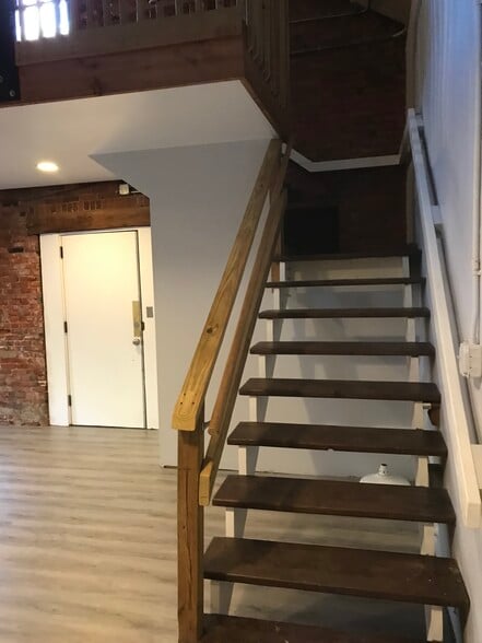 Building Photo - 464 Pratt Street Ext