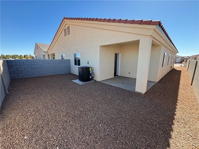 Building Photo - 2553 Sycamore Ave