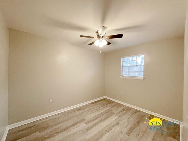 Building Photo - Great 2 Bedroom Unit in Fort Walton Beach