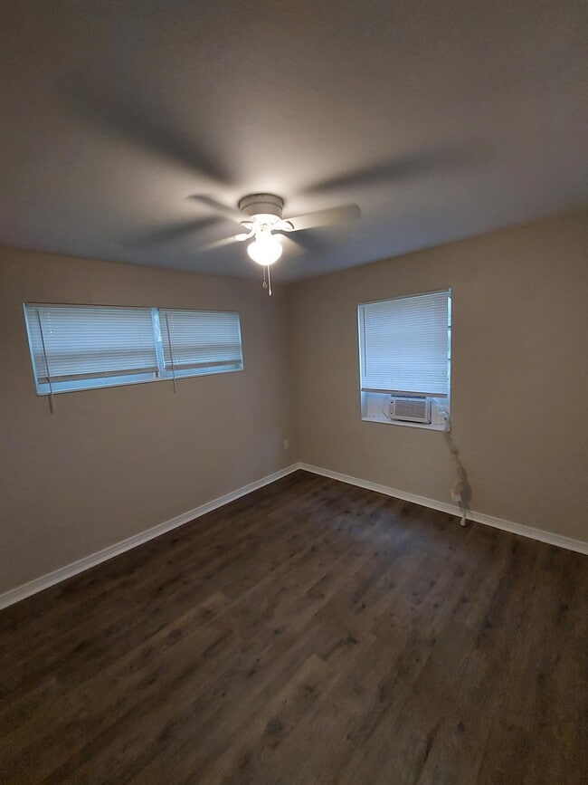 Building Photo - 2247 Stella St