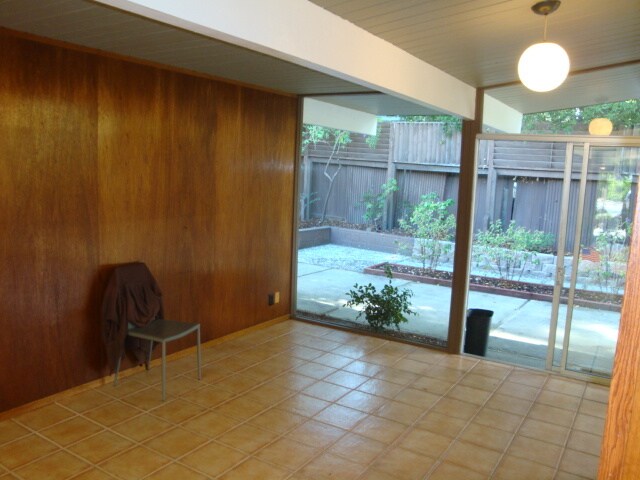 Dining room / kitchen - 683 Tiffany Ct