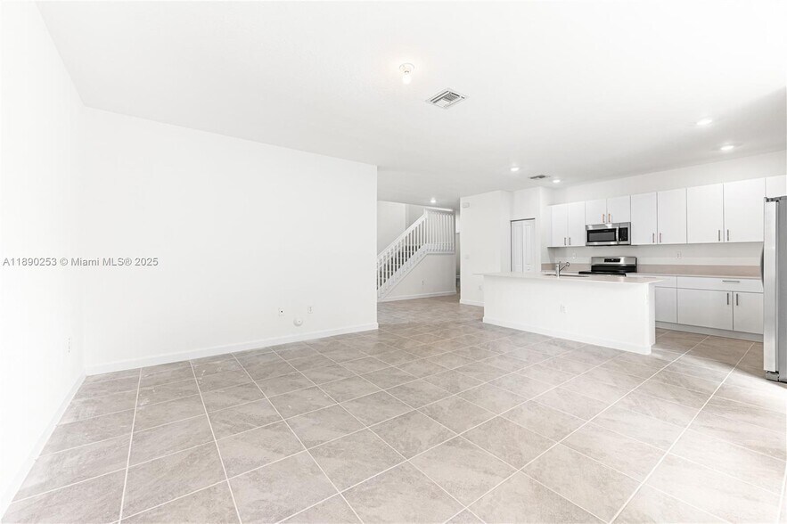 Building Photo - 2232 SE 30th St