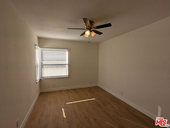 Building Photo - 6208 S Fairfax Ave