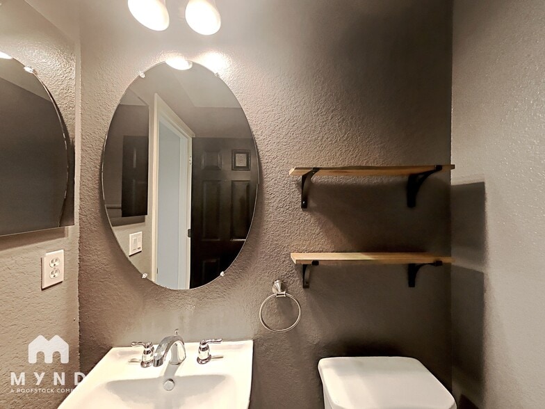 Building Photo - 10772 Grayslake Dr