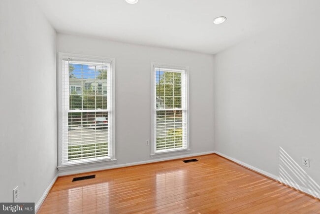 Building Photo - 9932 Longford Ct