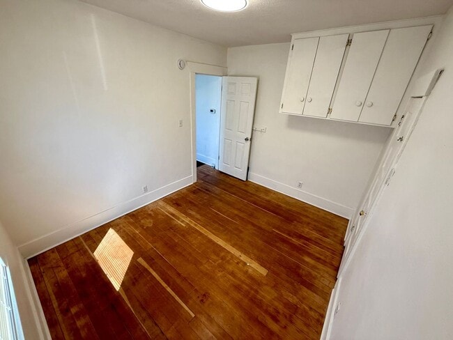 Building Photo - Charming 2-Bedroom, 1-Bathroom House for R...