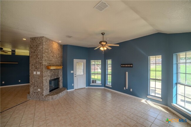 Building Photo - 511 Cowhand Dr