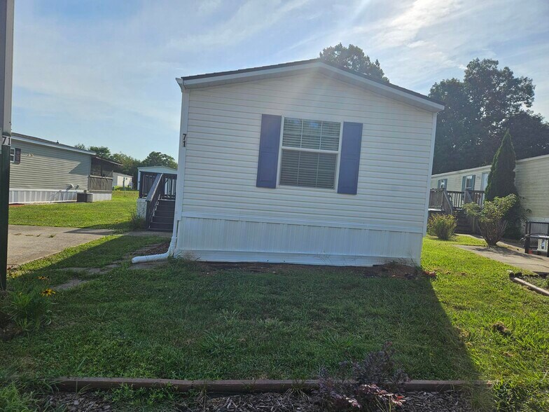 Building Photo - 71 Lynnwood Cir