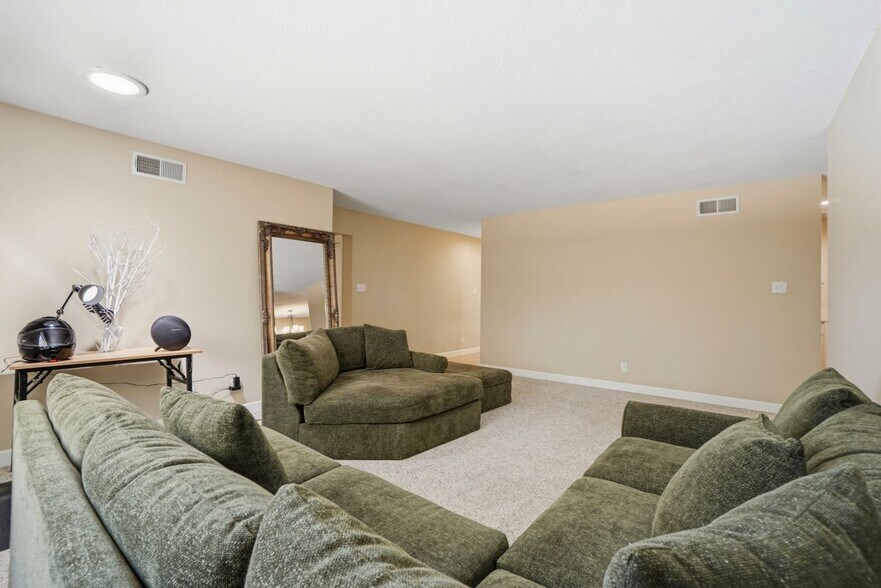 Building Photo - 4657 Brenda Cir