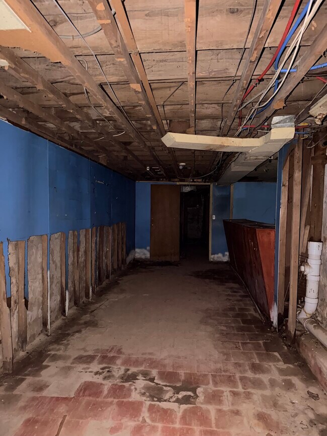 Building Photo - 27 N Edgewood St