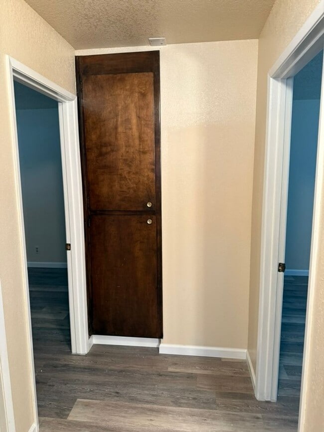 Building Photo - 3-bedroom, 2-bathroom home in great neighb...