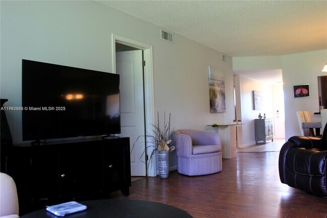 Building Photo - 8941 S Hollybrook Blvd