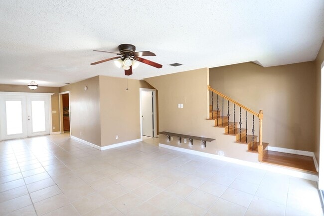 Building Photo - 2303 Seaside Dr