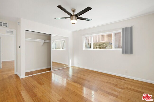 Building Photo - 8529 Saturn St