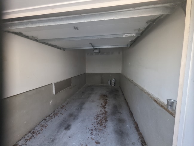 Building Photo - 2 BD Townhouse in Downtown Charleston- 1st week's Rent FREE