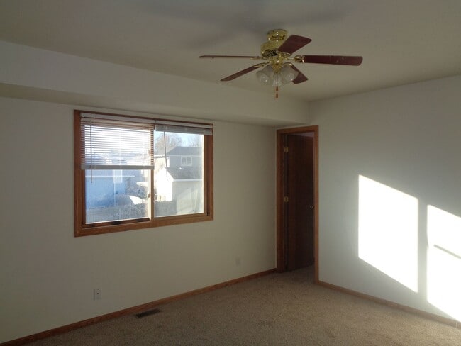 Building Photo - Charming 4-Bedroom Home in Northwest Lincoln