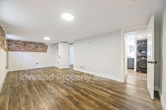 Building Photo - 1640 S Marion St