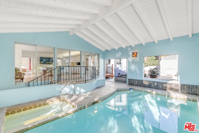 Building Photo - 1530 Valley View Rd