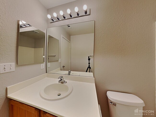 Building Photo - 3521 Tesoro Del Valle Ct