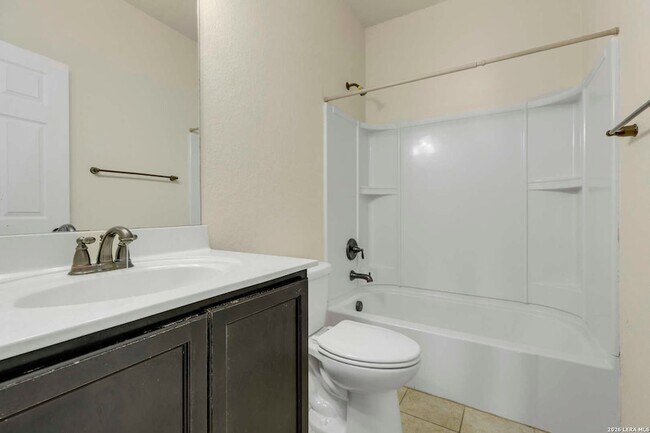 Building Photo - 322 Walnut Crest