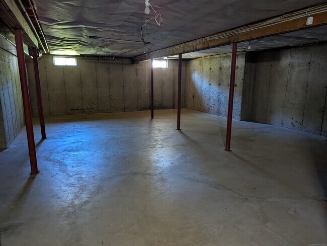 Building Photo - 28 Edgewood Ct