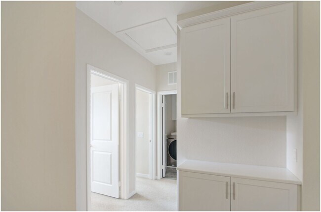 Building Photo - Townhome in Trabuco Canyon!