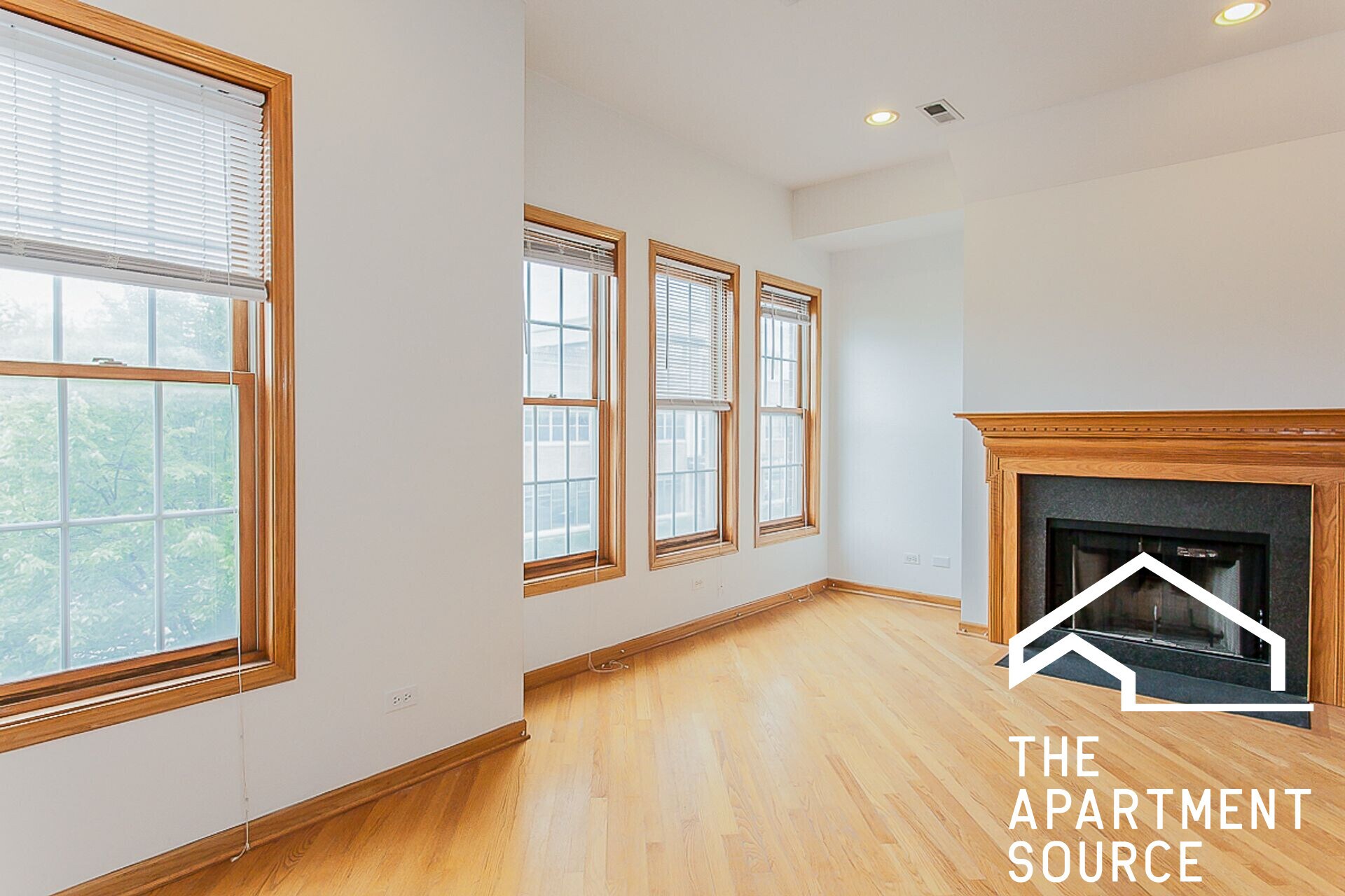 Building Photo - 1323 W Diversey Pky