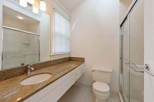 Building Photo - 4BR 3.5 BA Chevy Chase Gem is Move-in Read...