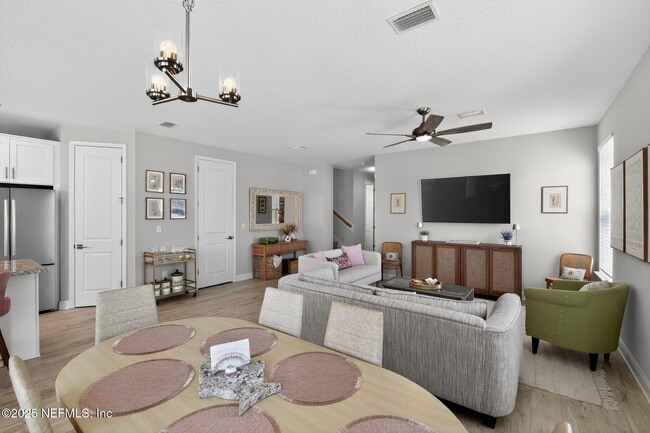 Building Photo - 244 Daydream Ave