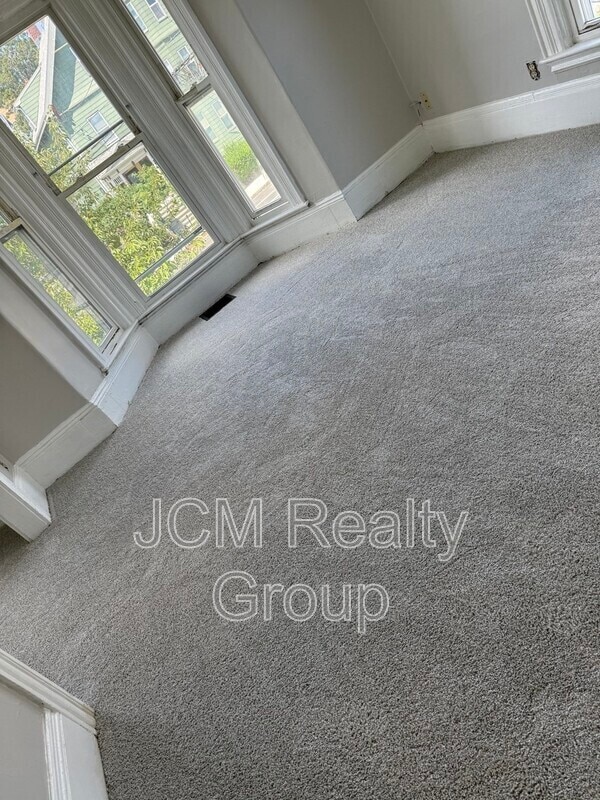 Building Photo - 829 Broadway