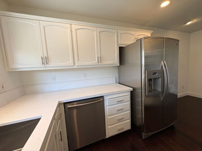 Building Photo - Spacious House - 2 stories - 4 Bedrooms + 2.5 Baths & large 2 car garage