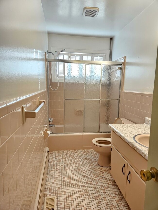 Building Photo - Essex County - 3 Bedroom 1.5 Bath Brick Ra...