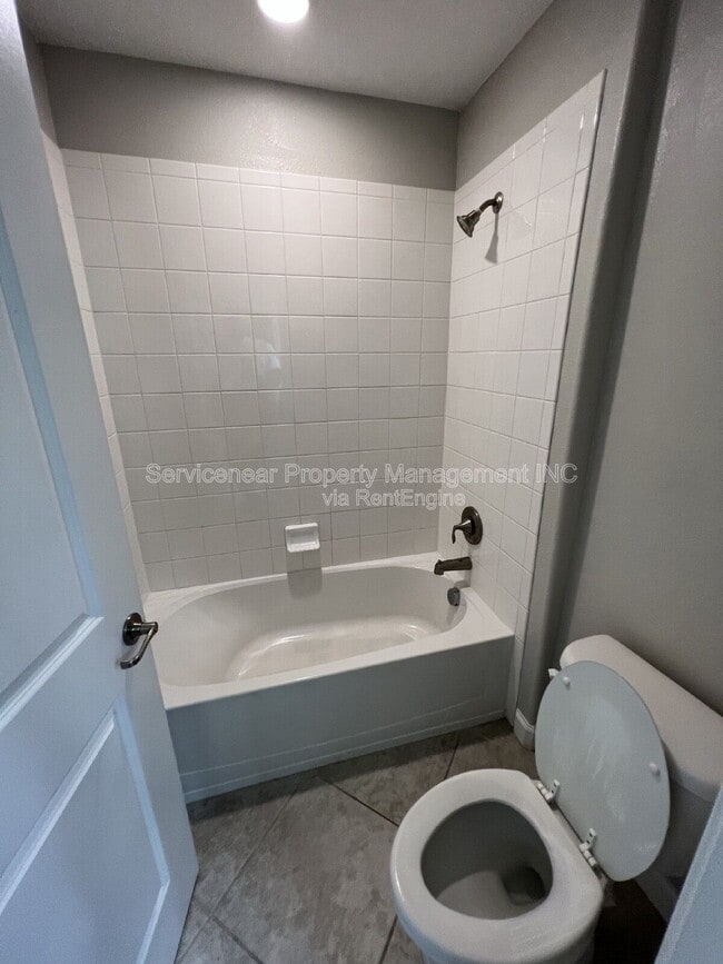 Building Photo - 939 Terra Vista St